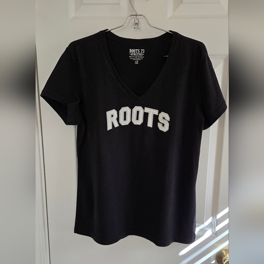 Roots Canada Womens Tee Shirt. Large.